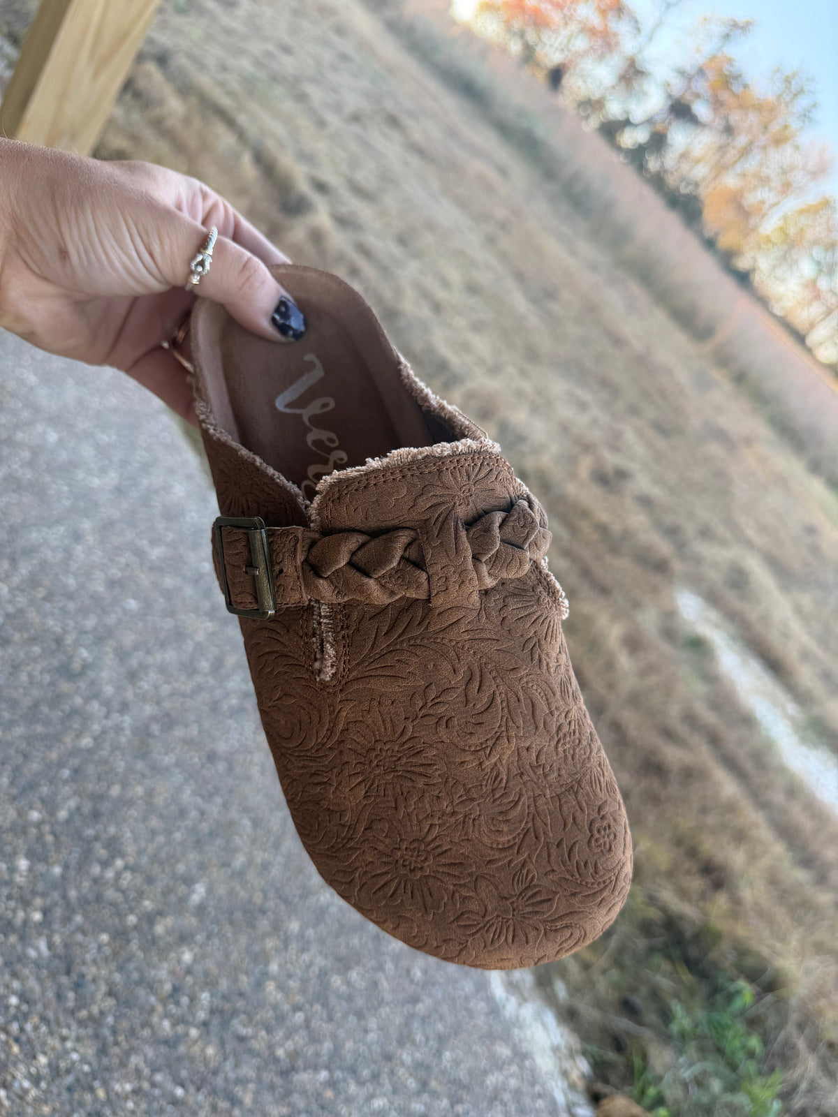 Iris Tooled Clog-Tan