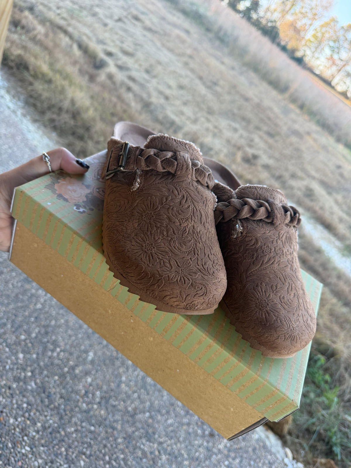 Iris Tooled Clog-Tan